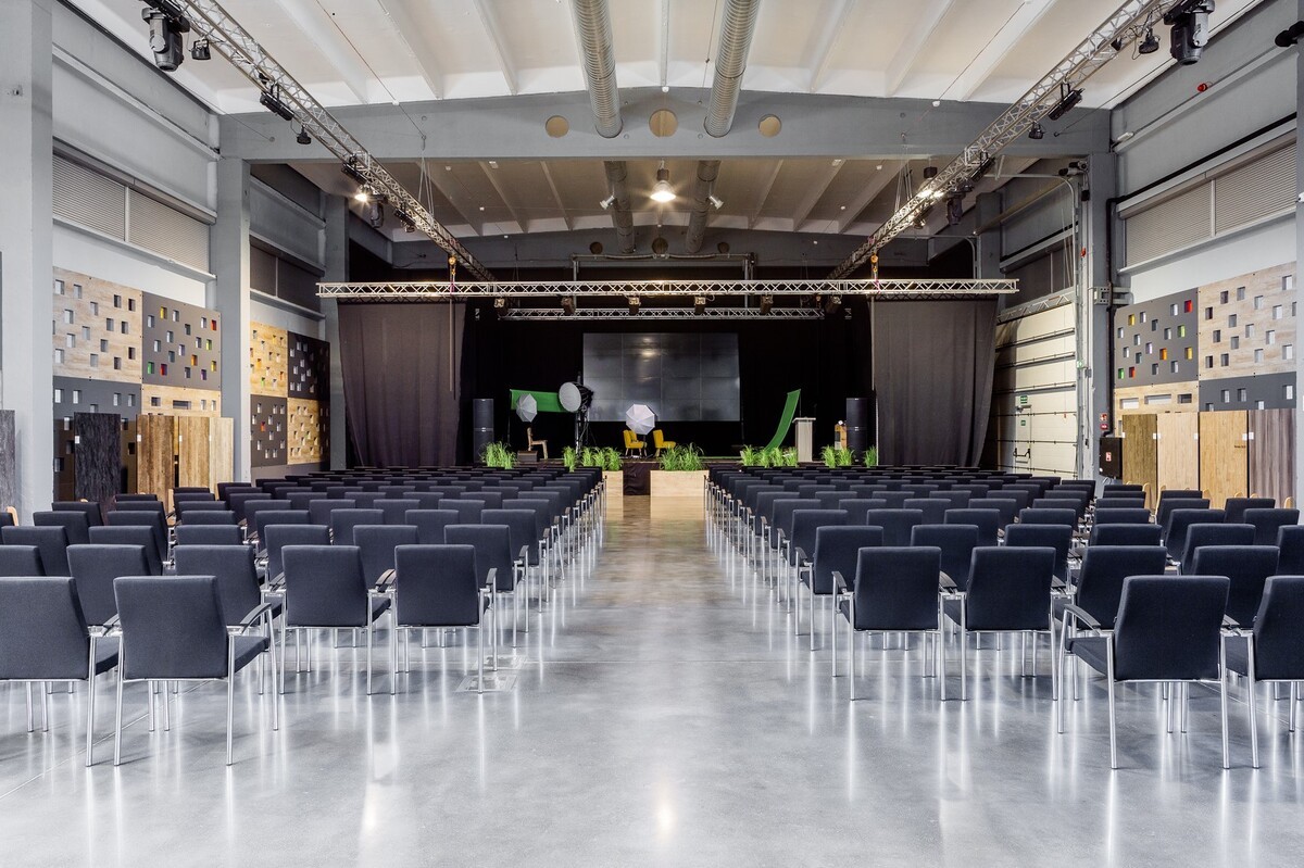Scena główna podczas wydarzenia w Kronospan Design Center