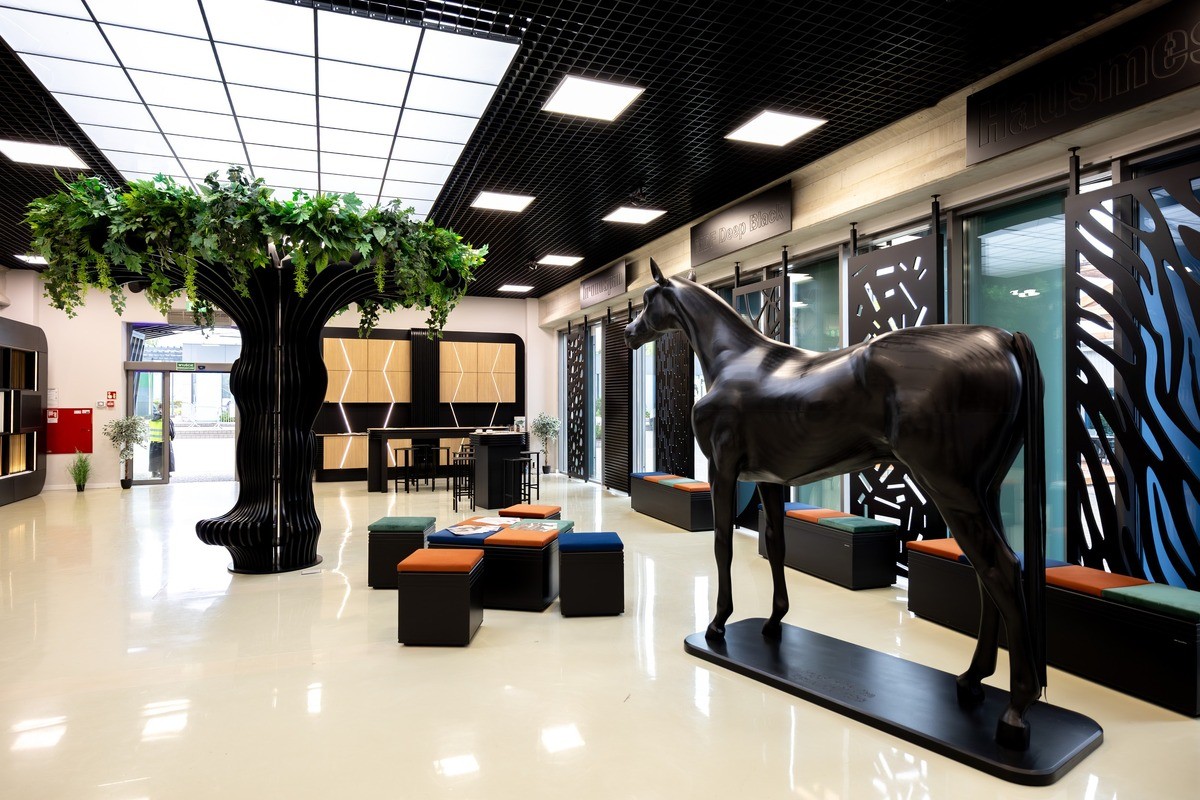Ekspozycja dekorów w Kronospan Design Center